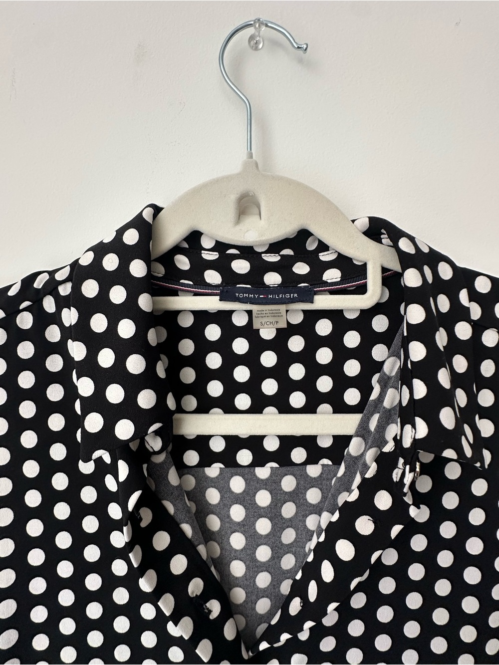Tommy Hilfiger - Sleeveless Collared Polka Dot Top